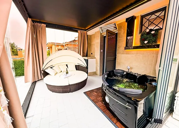 White Pearl Exclusive Apartment *